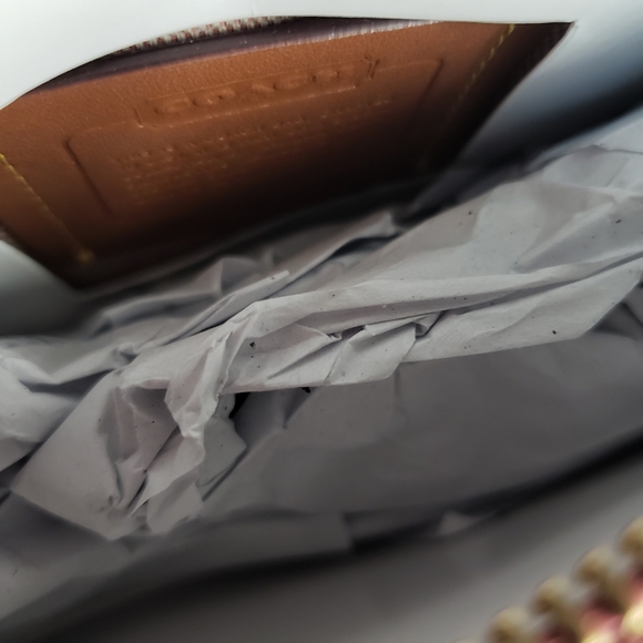 COACH | Quilted Swinger 20 Bag with Chain Strap - Picture 12 of 16